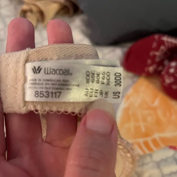 New without price tag Wacoal bra size 30DD SOLID - Picture 2 of 2